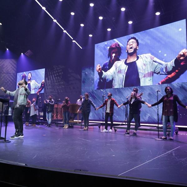 IP30 Rental LED Display Screen Panel Lightweight Full Color Indoor LED Display