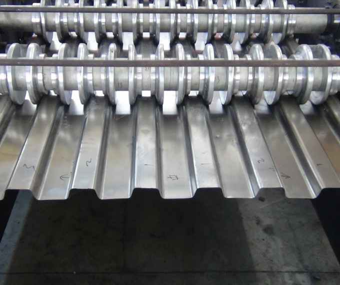White color and blue color car panel cold roll forming machine 2018 new type 10 meter container panel