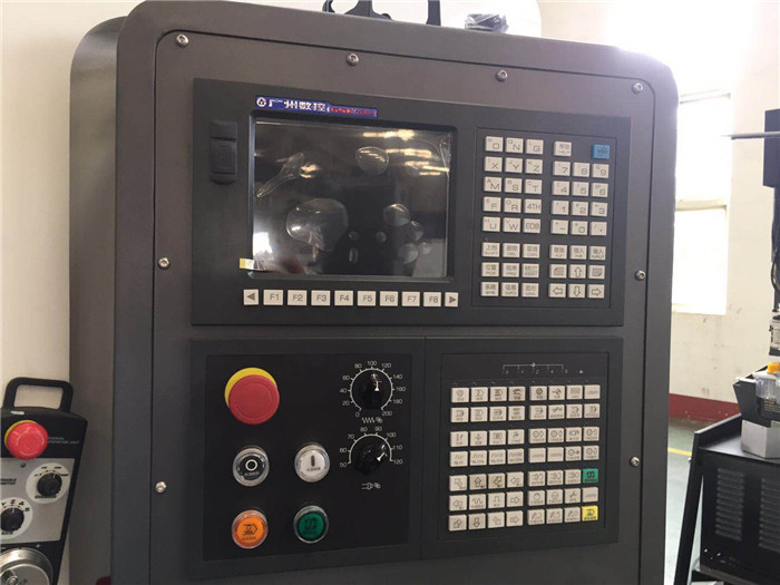 CNC Vertical Machining Center , CNC Milling Machine Center VMC550 VMC650