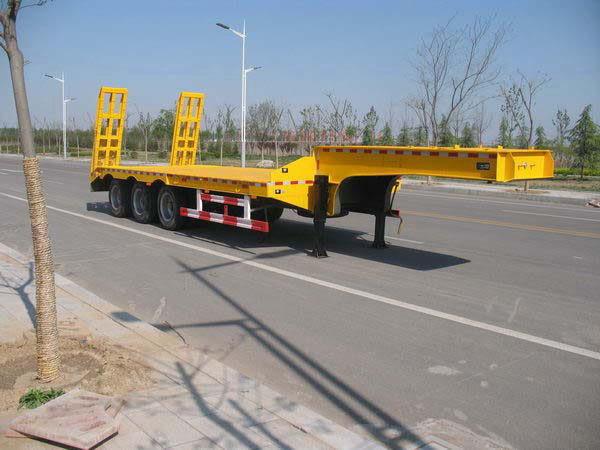 Quality 3 axles Low Bed Semi Trailer / Extendable Hydraulic Lowbed Semi Trailer Red Color for sale