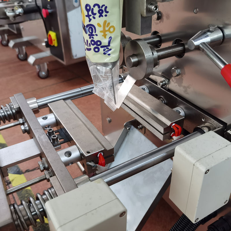 100bags/min Hardware Counting Packing Machine 2KW Auto Weighing