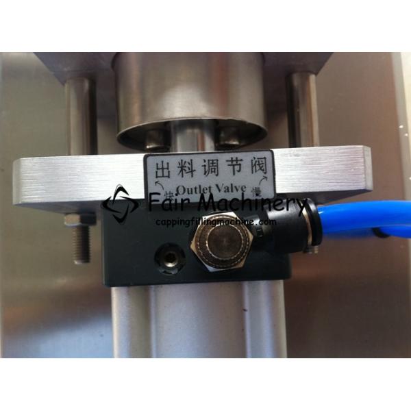 0.6mpa 35KG Laundry Detergent Filling Machine , 2000ml Coconut Oil Bottle Filling Machine