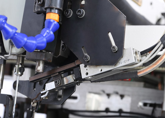 Fully Automatic Stitching Machine , Automatic Tailoring Machine With Thread Cutter