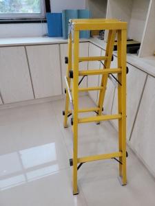 China Multicolor Anti Rust 8ft Fiberglass Ladder FRP Twin Step Ladder For Construction on sale