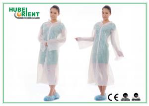China Disposable PE Nonwoven Visitor Gown Disposable Waterproof Lab Coat Lab Gown on sale