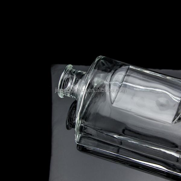 Customized Shape 750ml Vodka Glass Bottle with Cork Cap and Clear Finish in Round