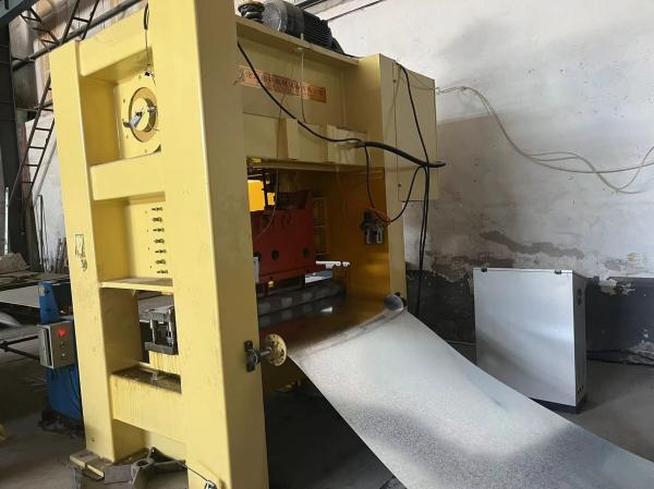Quality Full Automatic Perforated Metal Machine 1250KN With Lifting Balance Cylinder Device for sale