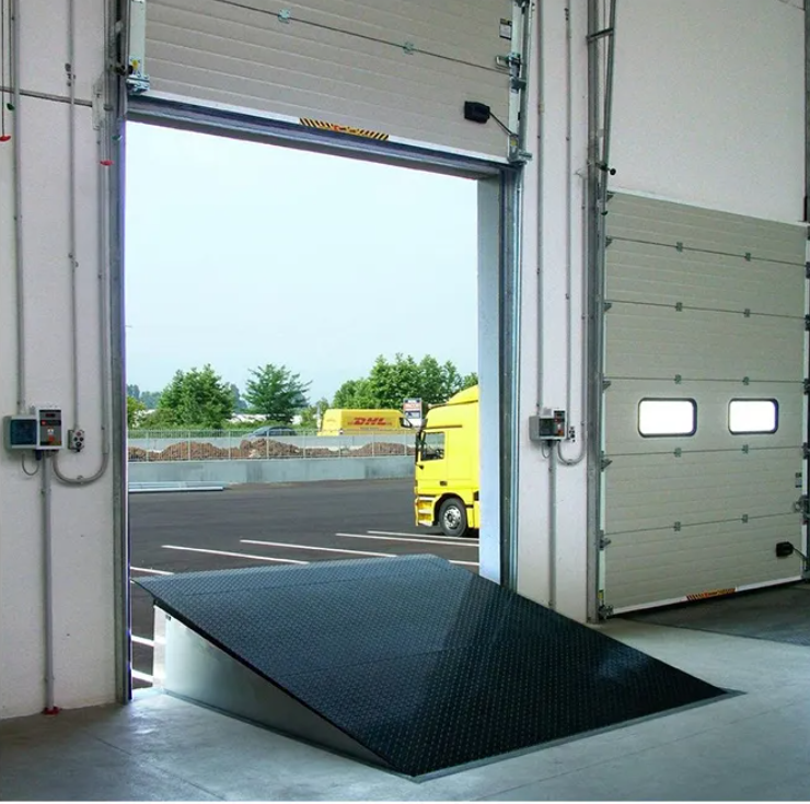 Container Loading Ramp Adjustable Galvanized Dock Door Levelers Workshop Automatic Dock Plate 25000-40000LBS Safe Design