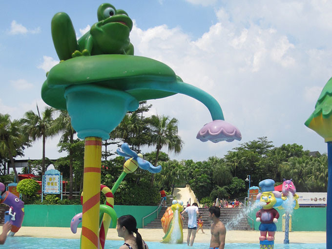 Water Park Lazy River And Swimming Pool Floating Bridge With Climbing Net
