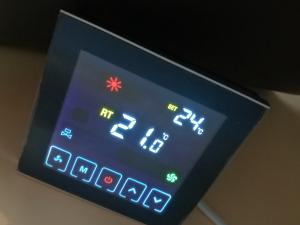 3/2 Way Valve Control Fan Coil Unit Thermostat With Colorful LCD Display