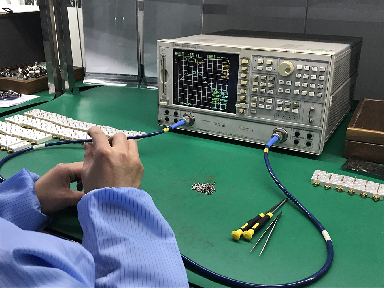 Low Insertion Loss Wr15 Waveguide Antenna Linear Polarization High Power