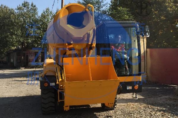 Quality Batch Type Self Loading Concrete Machine , High Speed Productivity Self Loading Mixer Truck for sale