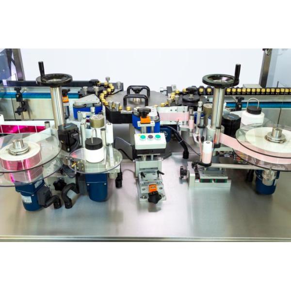 750pcs/minute Three Points Positioning Round Bottle Labeling Machine Stable And High-Speed