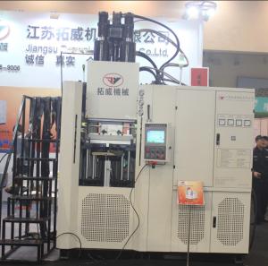 Dumbbell Rubber Injection Moulding Machine Can Be Customized Worktable