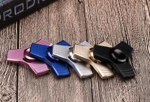 Desk toy spinner aluminium colorful fidget metal tri angle fight edc aluminum spinner with display box 1110