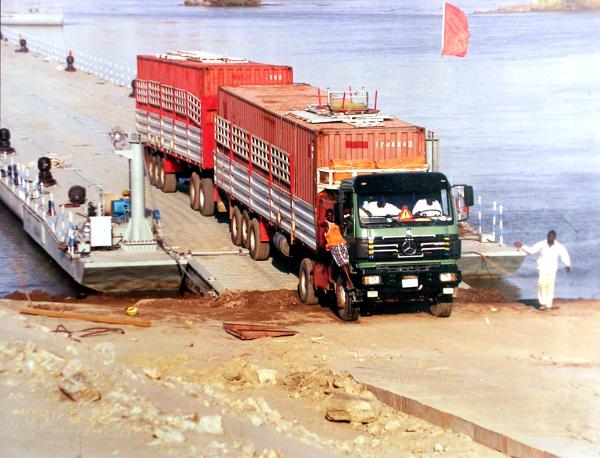 Quality Anti Corrosion Coatings floating pontoon platforms Temporary Floating Bridge for sale