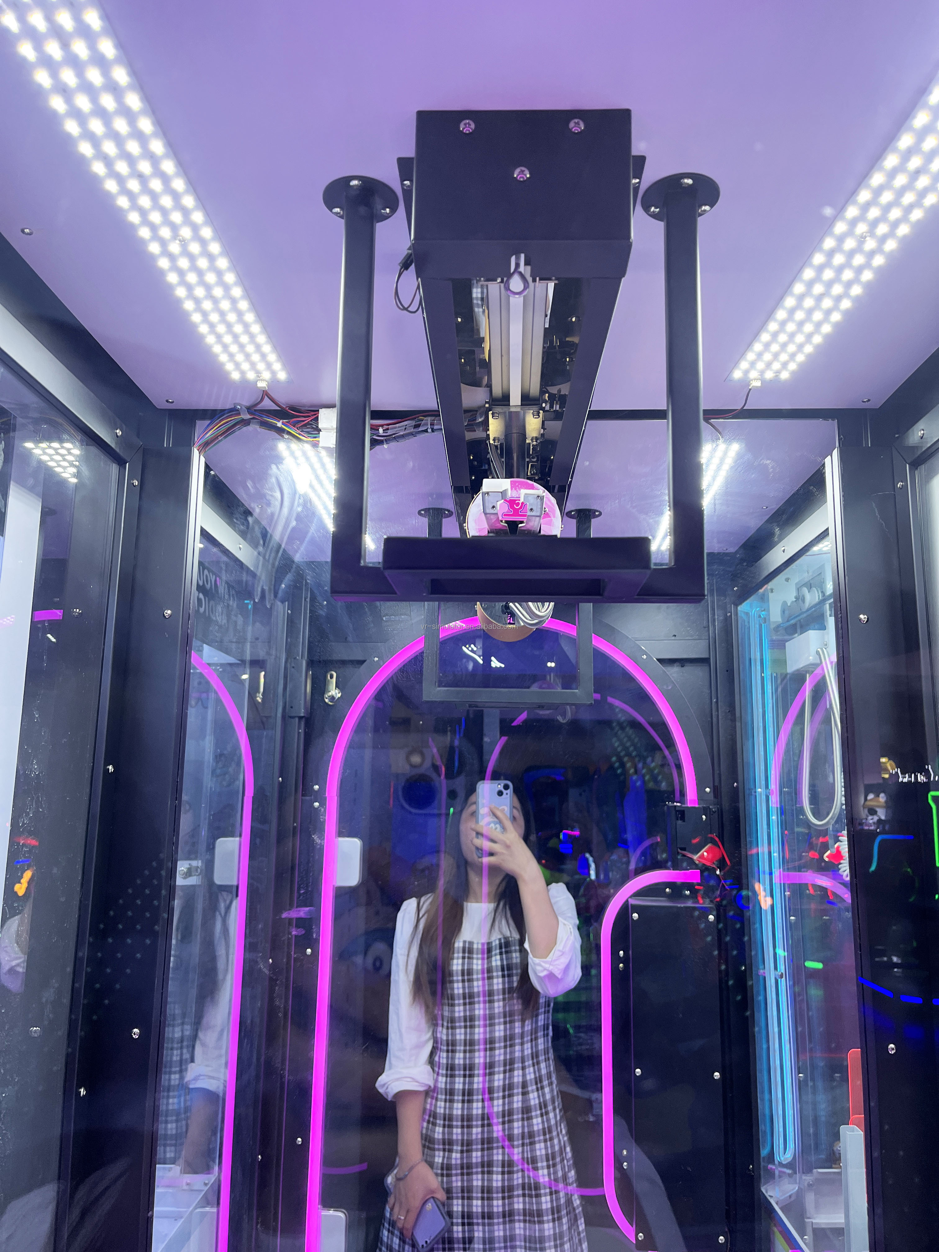Dreamland Coin Operated Pinks Date Scissors Game Machine Crane Claw Machine Cut Prize Toys Machine