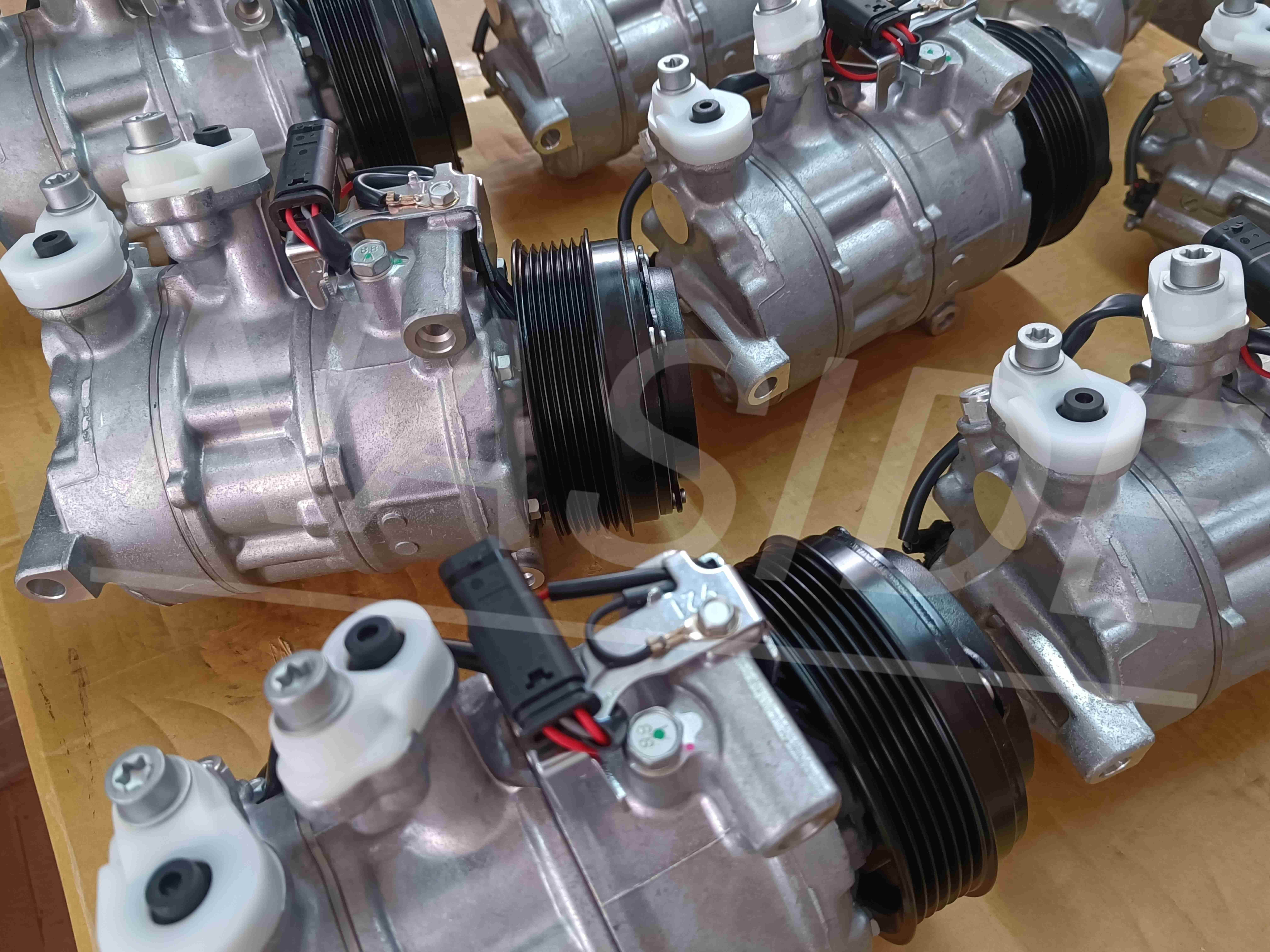 Auto AC Conditioning Compressor For BENZ 0008306700 C300 E300 GLC300 0008303002 0008303902