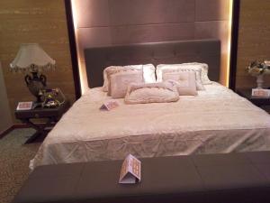 China International Custom Hotel Furniture E1 Grade MDF With Oak Veneer Material on sale