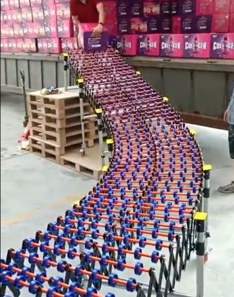 Quality Non-powered Flexible Skate Wheel Conveyor For Loading and Unloading Trucks for sale