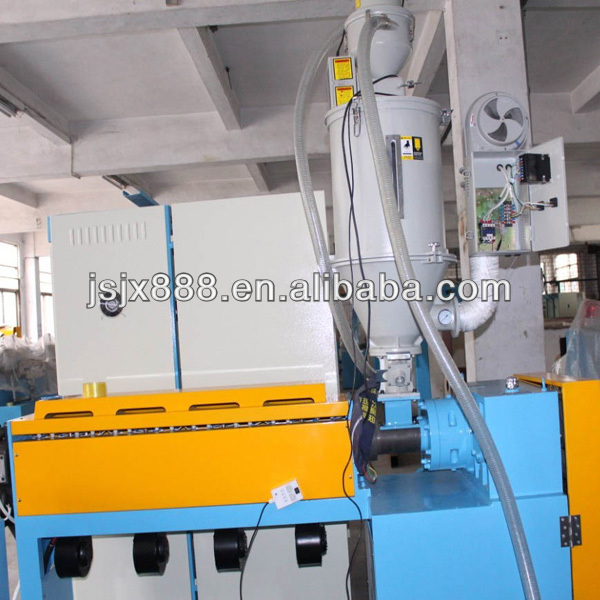Lan cable twisting machine