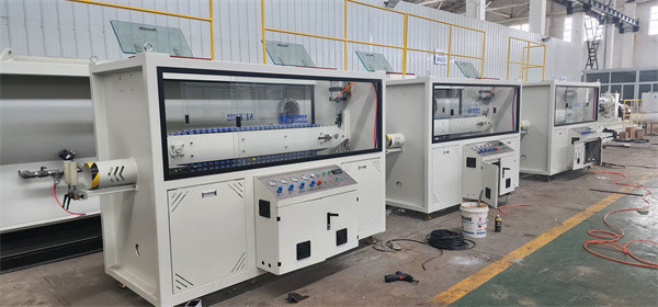 Screw Barrel Plastic PVC Pipe Machine , Customized PVC Extruder Machine