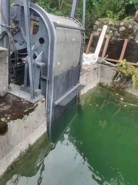 Quality IP55 Trash Rack Cleaning Machine 0.3-1.5KW Trash Rake Bar Screen for sale