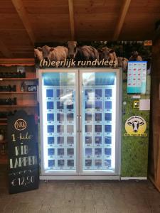 Buy cheap Micron Exported Globally Customized Locker Vending Machine For Eggs Cheese Fresh Flowers Vending Machine product