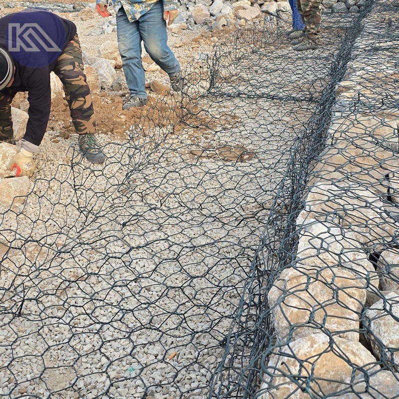 8*10cm Hole Size Gabion Wire Mesh Wall Clip Gun High Tensile Wire Flood Resilience For Riverbank Protection