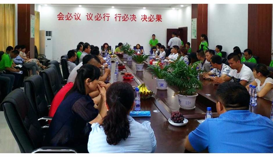 Heavy Duty Solid Color Plastic Table Cover for Rectangle Tables