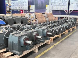 R Series Helical Gearbox Gearmotor Reducer High Load And High Torque
