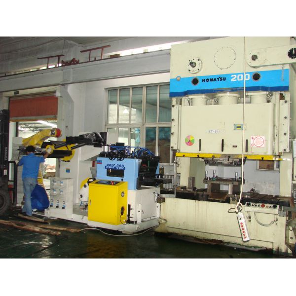 CNC GL Servo Feeder Machine Decoiler Stamping Press Feeder