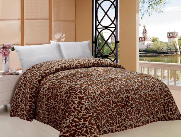 Quality Giraffe Pattern Warm Comforter For Winter Machine Made Custom Color Printed for sale