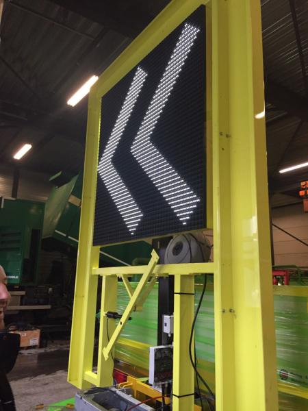 Quality High Intensity IP 56 LED Lane Control System , PC Control Wireless LED Screen for sale