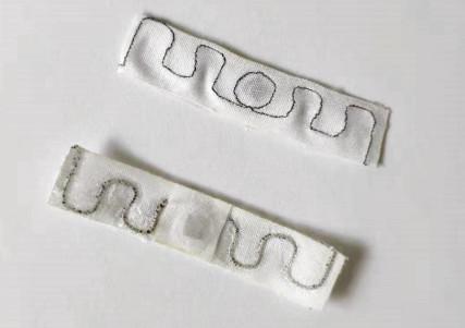 Quality  8 Heat Sealing Durable UHF Laundry Tag Single Layer With M4E Chip for sale
