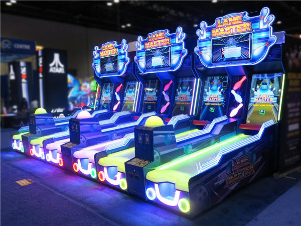 Lane Master Twin 2 Players Arcade Bowling Game Machine With Video Display