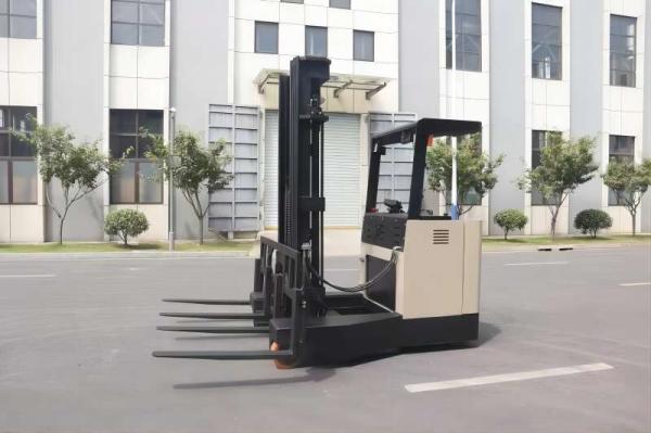 Quality 2000 KG Counterweight Forklift 1070*100*35 With 24V/210AH Battery for sale