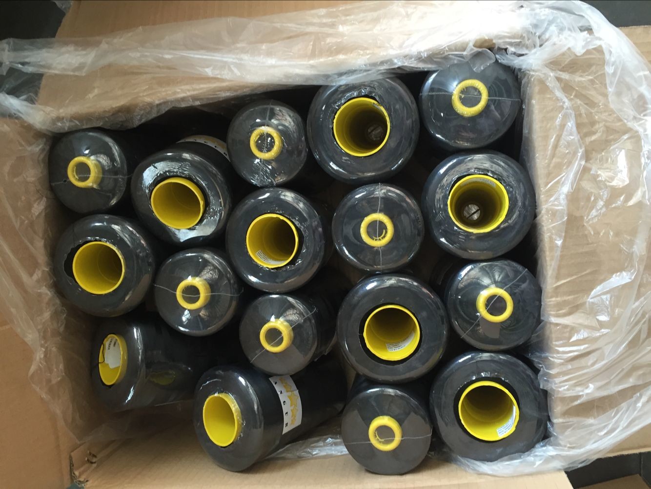 Hot Selling Polyester Sewing Thread 20/2 30s/2 40s/2 100% Pure Yizheng Material Sewing 40S2 Polyester Thread