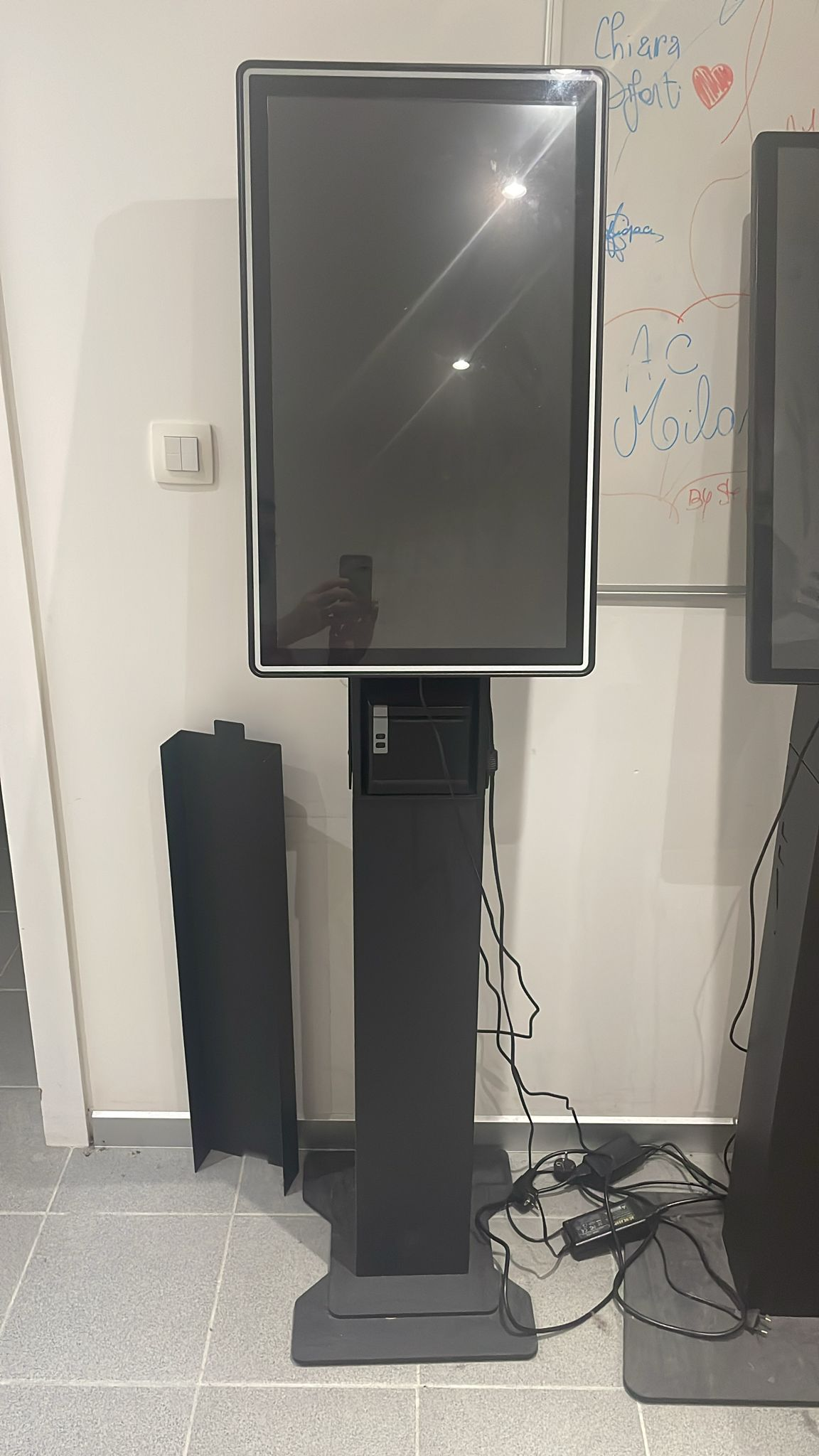 Wholesale with order scaning 23.8 Inch 27inch 32inch Floor Standing Digital Signage Display Advertising Floor Standing Kiosk Capacitive Touch With