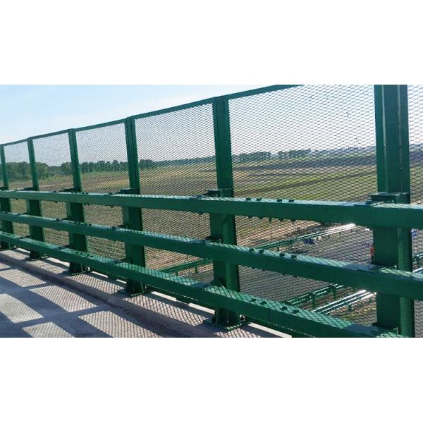 Outdoor Security Galvanized Coated Mesh Fence Barbed Wire Fence With Crowd Control Barrier