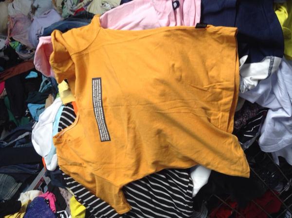 Quality summer mixed clothing used clothes loading container for sale