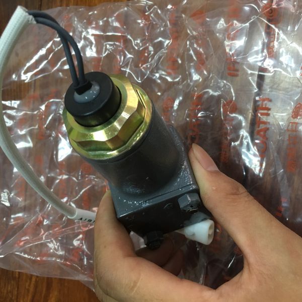 Hitachi Excavator Electrical Parts , EX120 EX200 High Speed Solenoid Valve