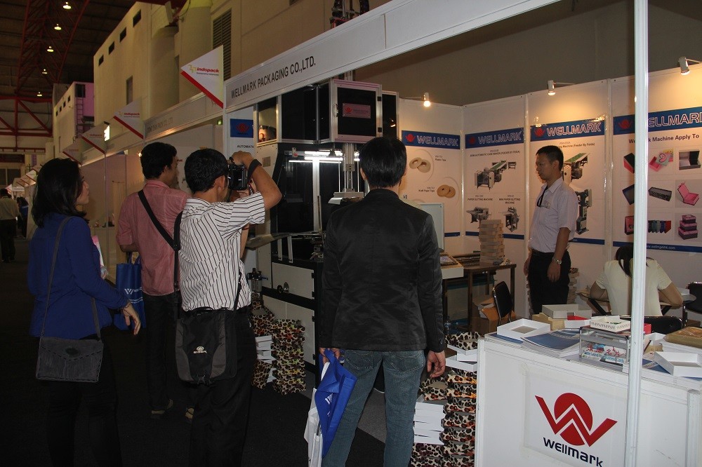 Manual Positioning Semi Automatic Case Machine