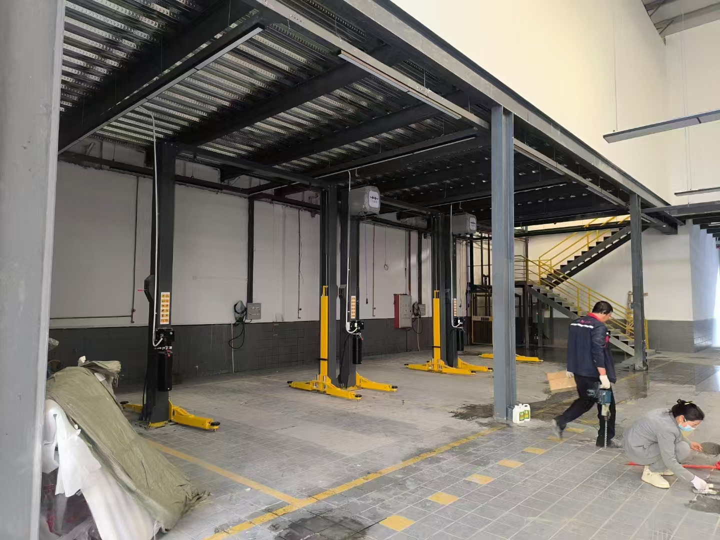 Superior T245MZ Car Lifting Equipment With Single-Control Release And Multiple Voltage Settings For Global Compatibility