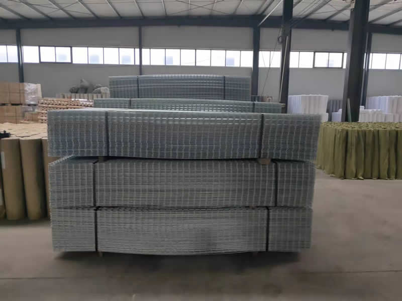 4x2 Galvanized Welded Wire Mesh Panel for Dog Cage Width 0.5-3m and Aperture 20-200mm