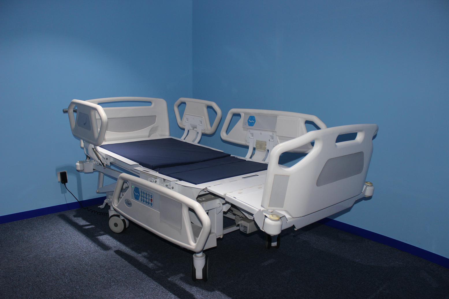 Multifunction Electric Clinic Bed Remote Control Hospital With 75 Degree