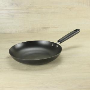 Light cast iron frying pan