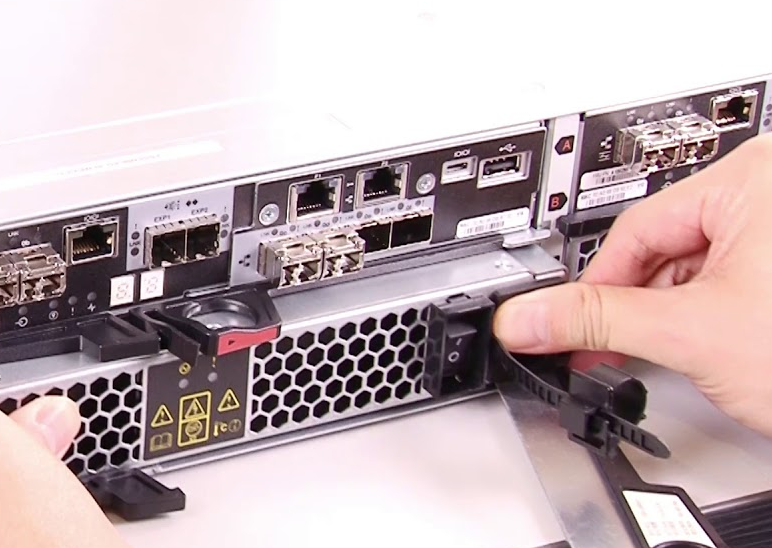 7Y75A00SNA Lenovo Thinksystem DE4000H 2U24 SFF Hybrid Flash Array Storage Server