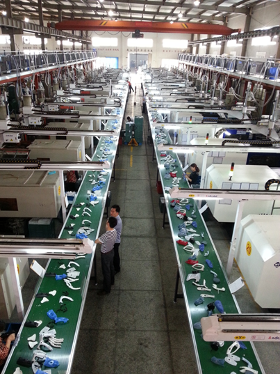 Unmanned operation automation workshop servo robot and conveyor combination optimize resources