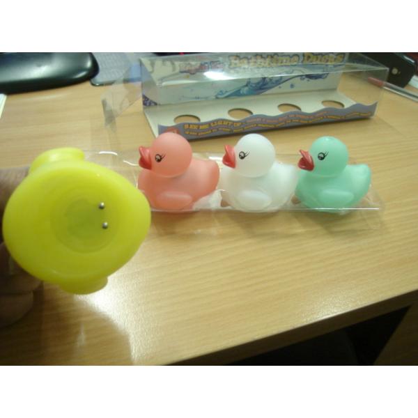 4 Light Up Bath Ducks Illuminating Color Changing ATBC-PVC rubber material